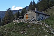 95 Passaggio alla Baita Cassiopea (1792 m) da poco ristrutturata